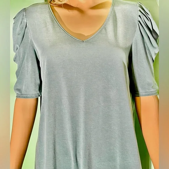 Green Envelope puffy shoulder top - Picture 3 of 4